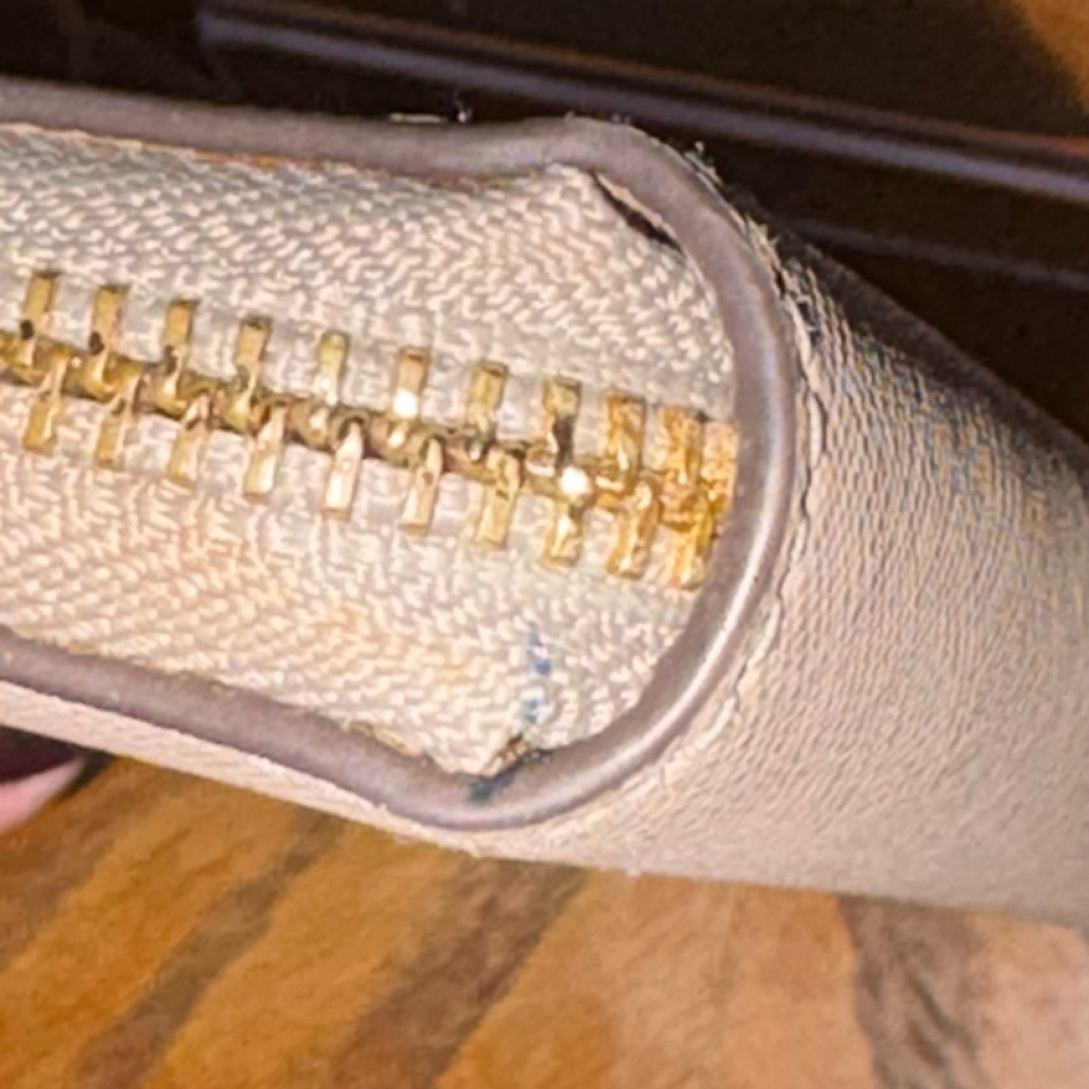 Tory Burch Robinson Wallet - Picture 3 of 7